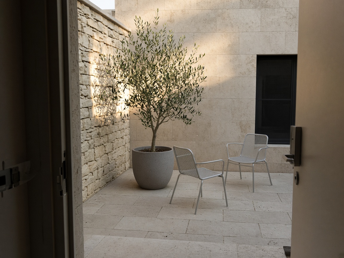 Patio junto al aula de formación